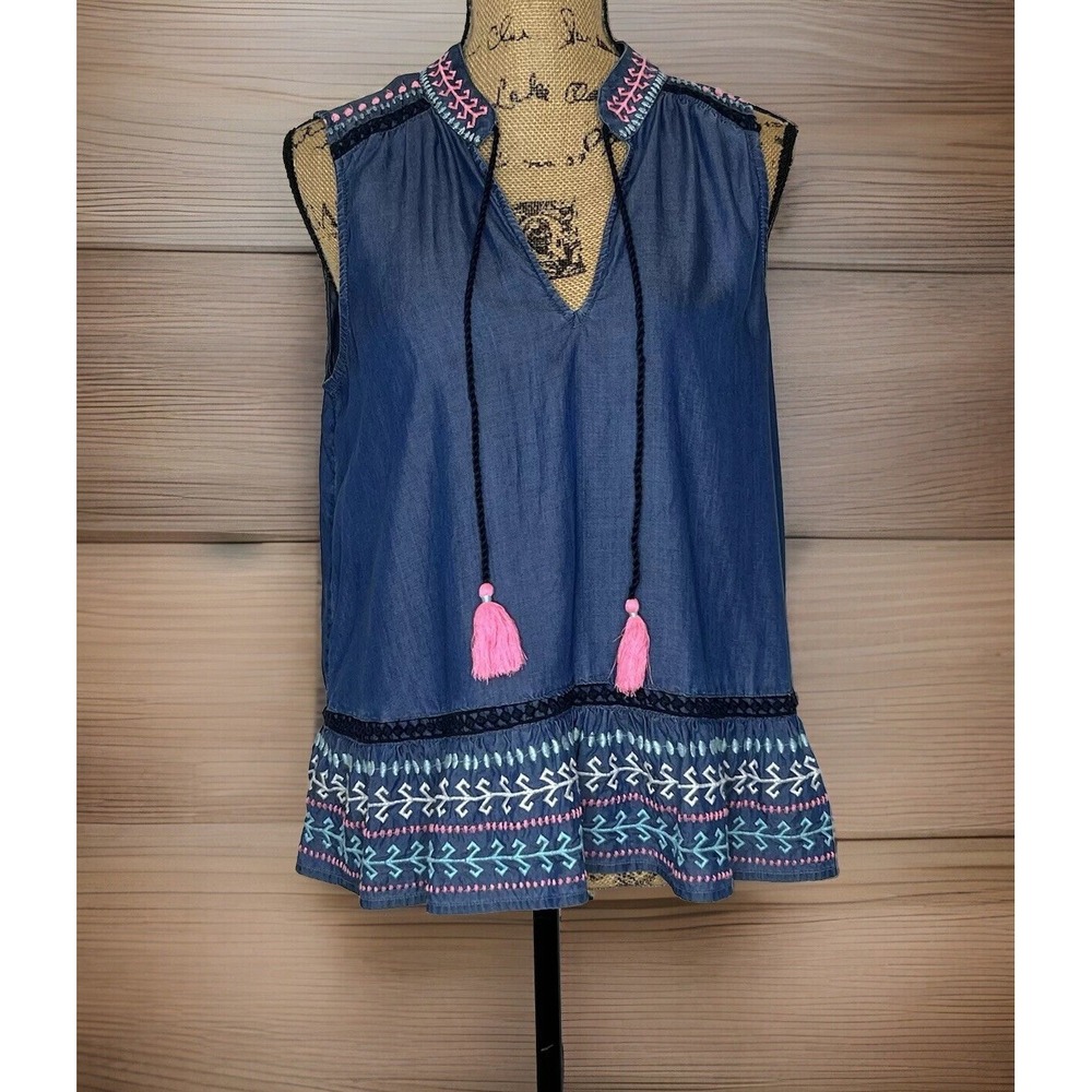 Crown & Ivy Chambray Tasseled & Embroidered Blouse Short Sleeve - Sz M‎